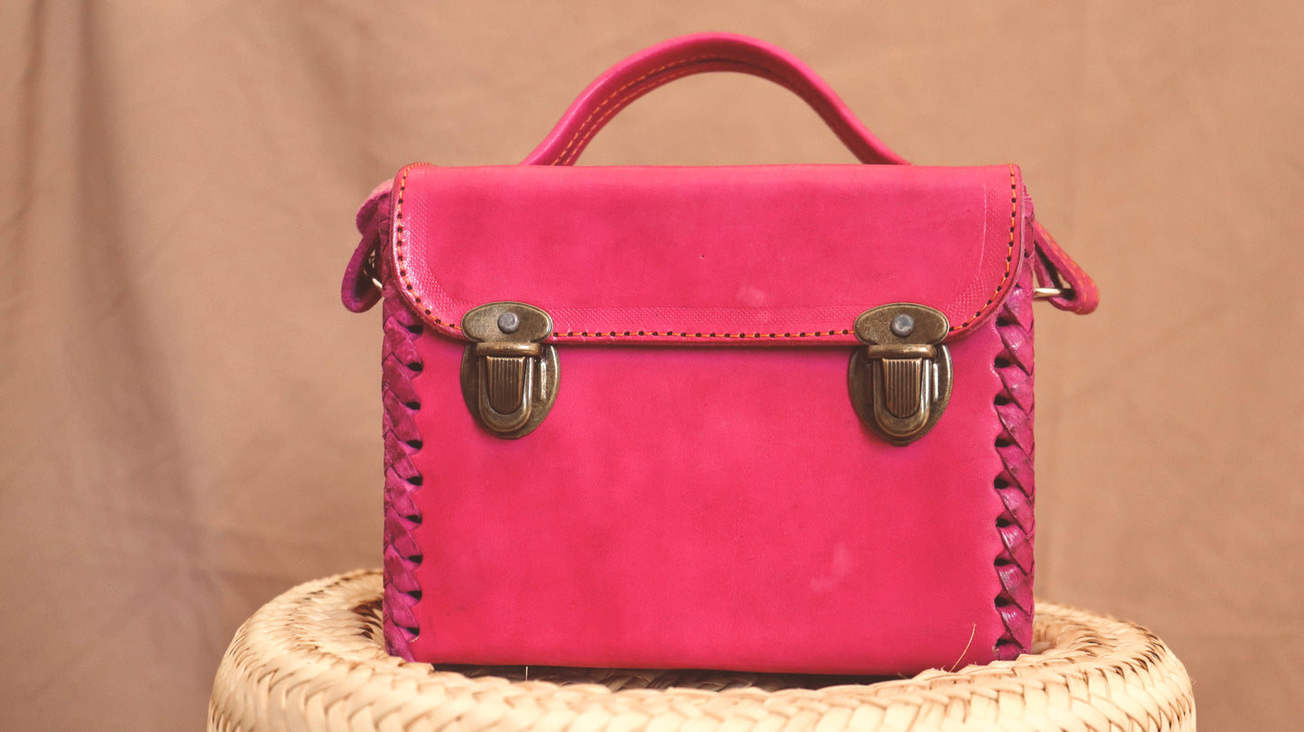 Bolsa cruzada camarita Rosa dos broches – Cuero Artesanal de Oaxaca