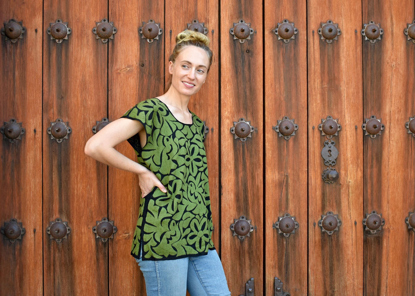 Blusa bordada a mano con aves verde olivo – Estilo bohemio ideal para la playa | Hecha en Jalapa de Díaz, Oaxaca