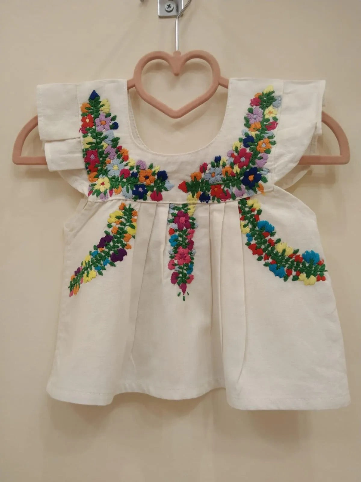 Vestido de Bebé Beige con Bordado de Flores Multicolores – Hecho a Mano en Oaxaca – 100% Manta Prelavada (Copia)