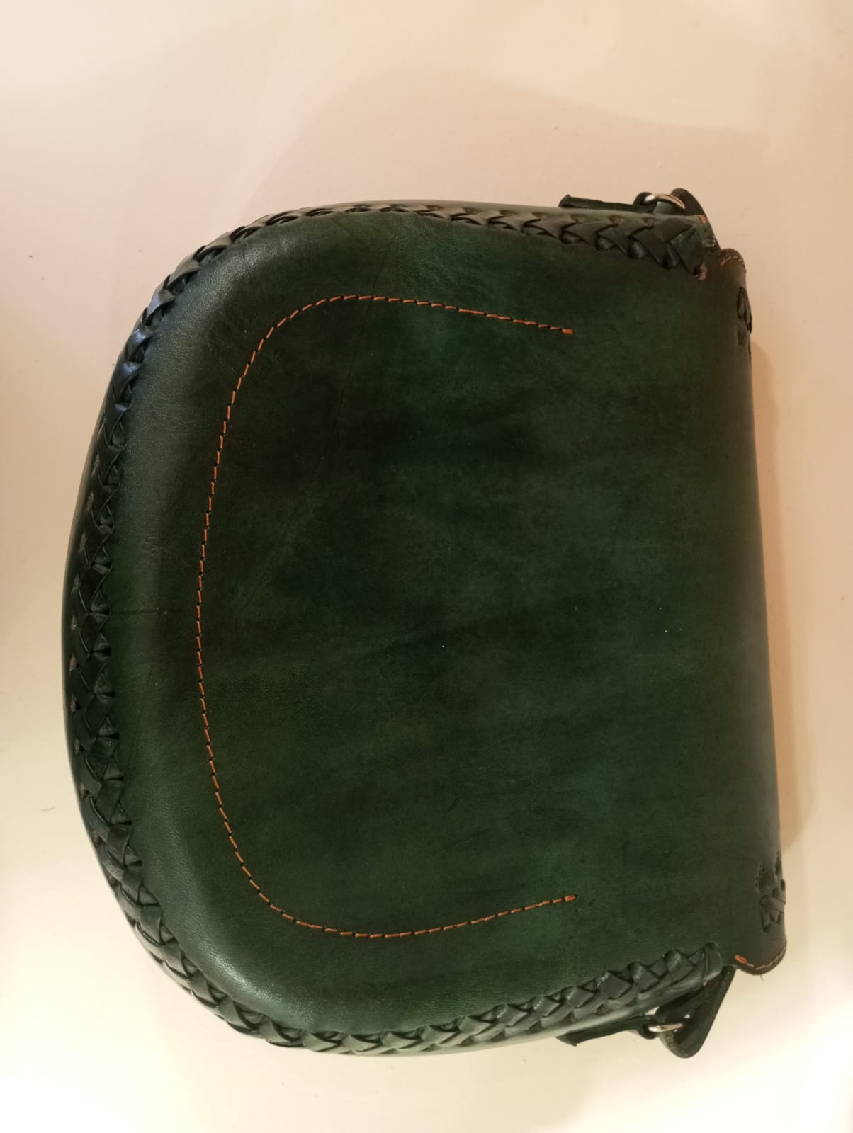 Bolso de Cuero Ovalado