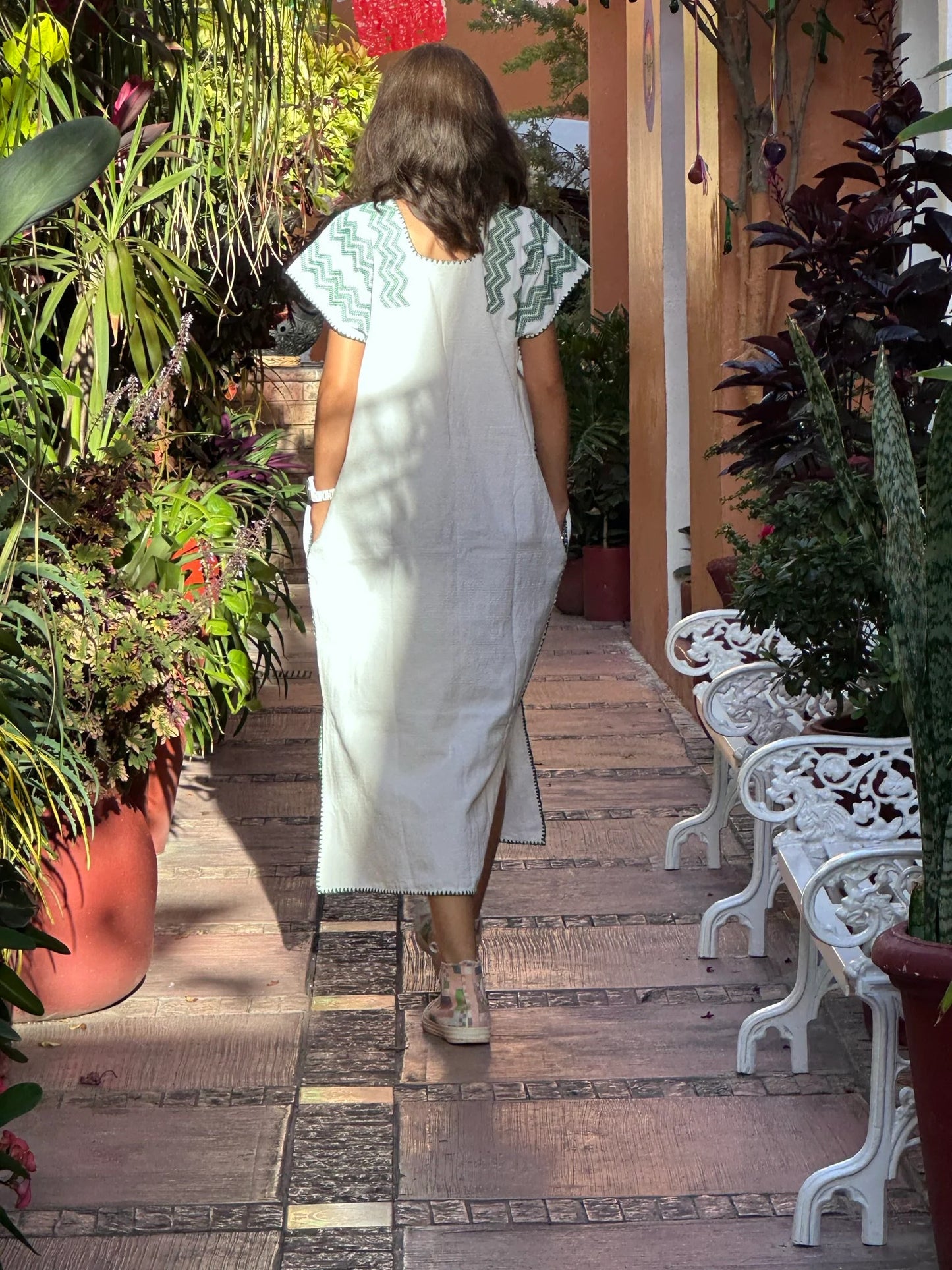 Huipil/ Vestido largo hasta el tobillo con Palmeras Tejidas y Bolsas