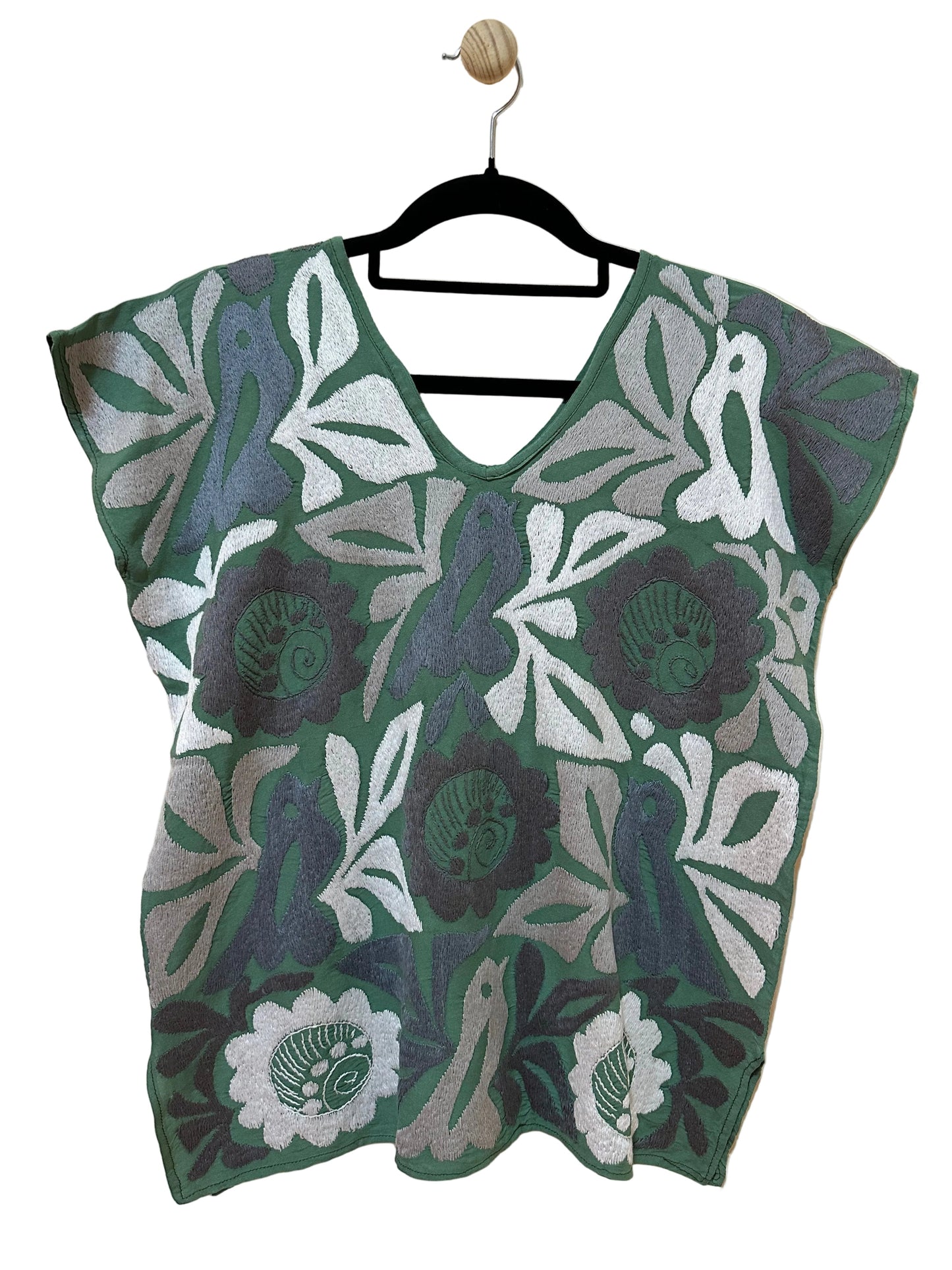 Blusa Huipil de Jalapa de Díaz Bordada a Mano Verde neutro– Arte Textil de Oaxaca