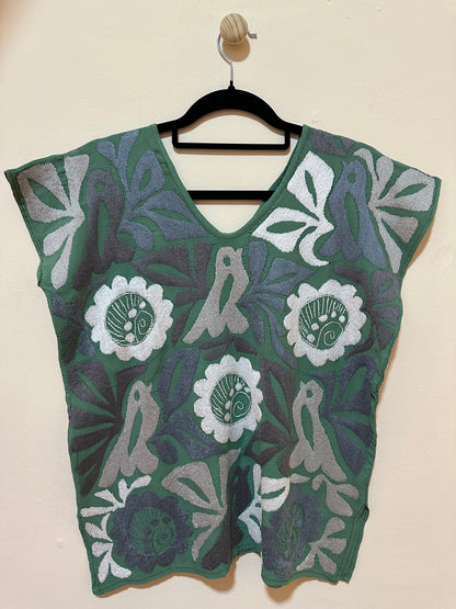 Blusa Huipil de Jalapa de Díaz Bordada a Mano Verde neutro– Arte Textil de Oaxaca