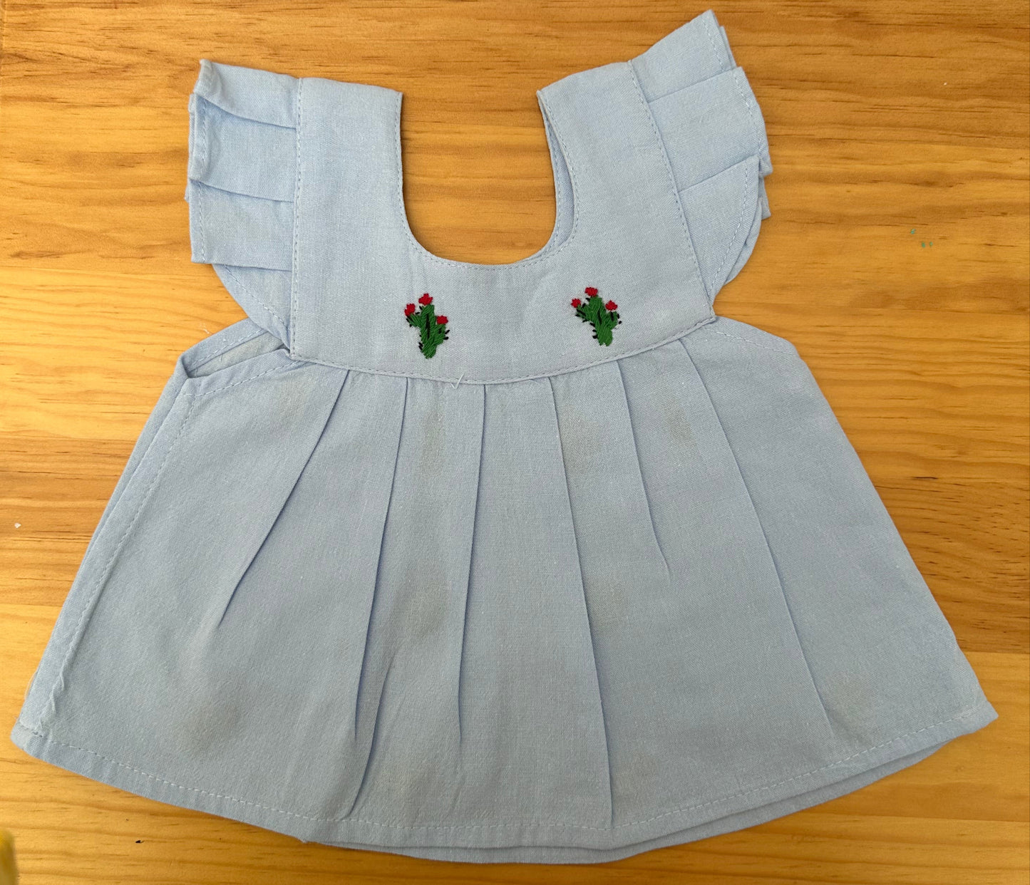 Vestido de Bebé Azul pastel con Bordado de Cactus – Hecho a Mano en Oaxaca – 100% Manta Prelavada