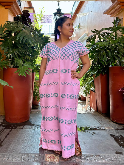 Huipil de Dos Lienzos – Telar de Cintura – Brocado de Diamantes – Rosa Suave – Pieza Única de Colección con Bolsillos