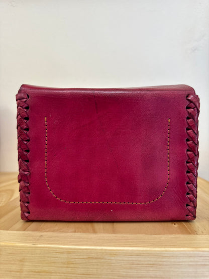 Mini crossbody roja de cuero artesanal | Bolsa tejida a mano con hebilla cuadrada  Hecha en México