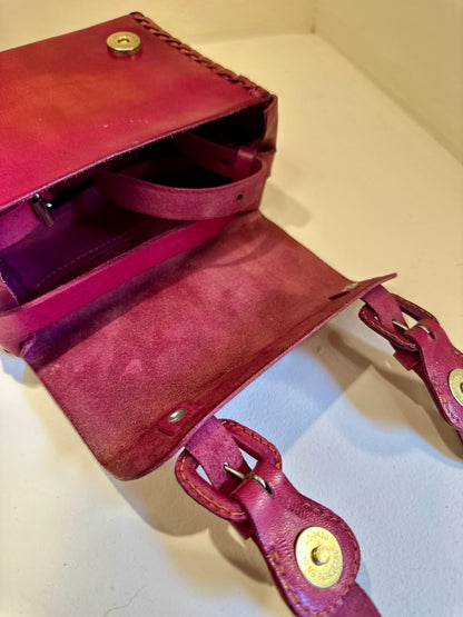 Mini crossbody roja de cuero artesanal | Bolsa tejida a mano con hebilla cuadrada  Hecha en México