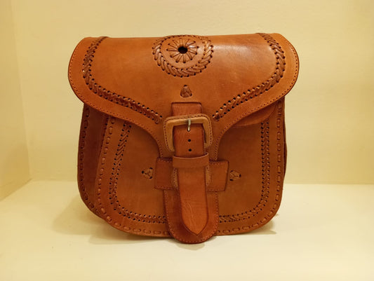 Bolsa tejida de cuero