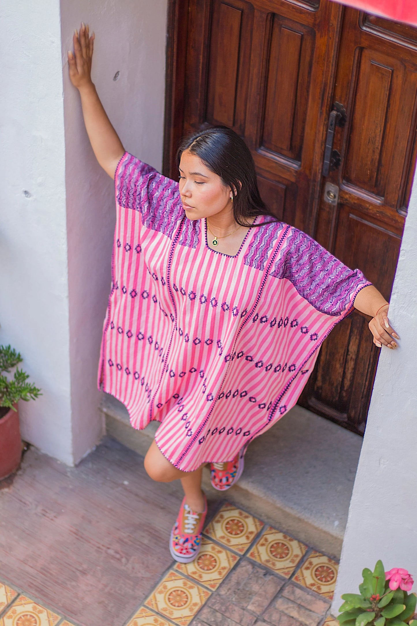Mini Huipil de 3 Paneles Rayas Rosas con Brocado Morado – Artesanía Oaxaqueña Exclusiva