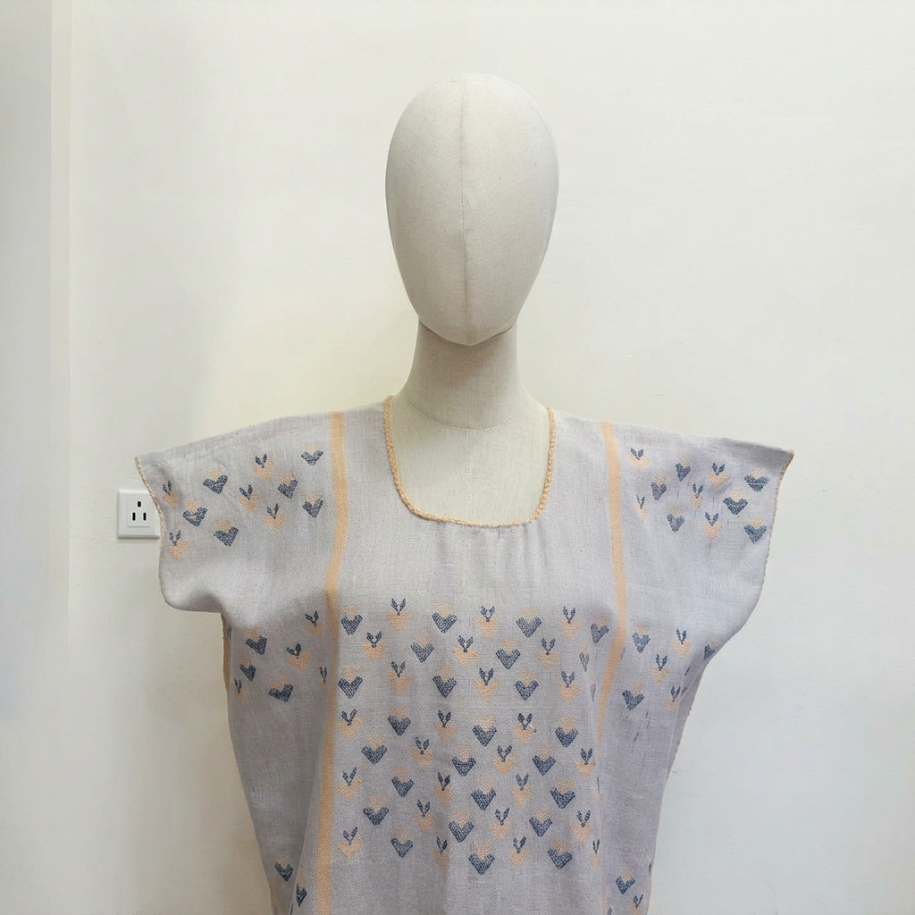 Huipil Artesanal de Telar de Cintura con Diseño de Corazones en Tintes Naturales – Pieza Única Hecha a Mano